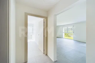 Autre; lumière naturelle, carrelage