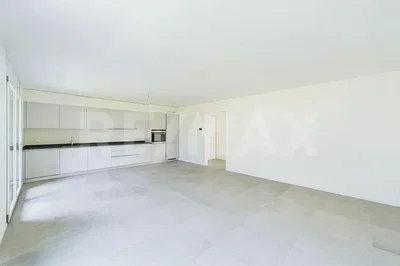 Cuisine; carrelage, lumière naturelle, rénové