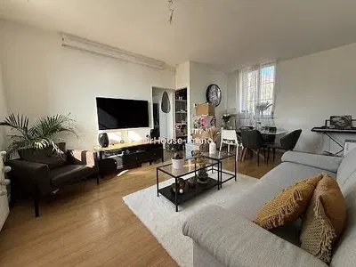 Oturma odası; doğal ışık, modern stil