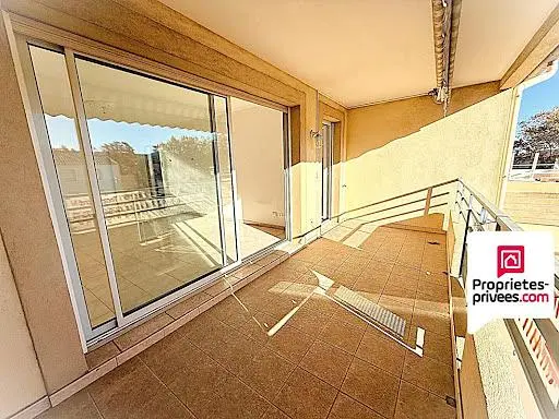 Balkon; pogled, pločice, prirodna svjetlost