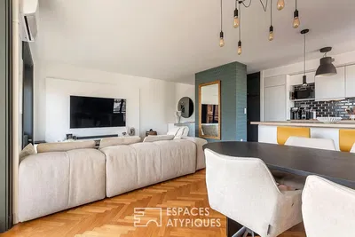 Oturma odası; ahşap zemin, modern stil, doğal ışık