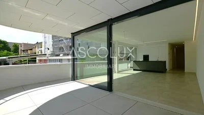 Teras; manzara, fayans zemin, doğal ışık