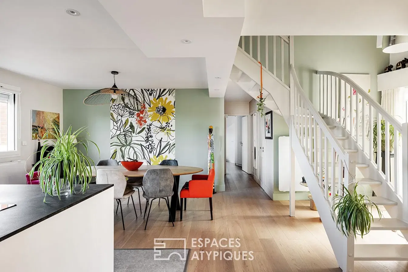 Oturma odası; doğal ışık, modern stil, ahşap zemin