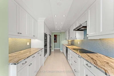 Kuhinja; kuhinjski aparati, prirodno svjetlo, moderni stil