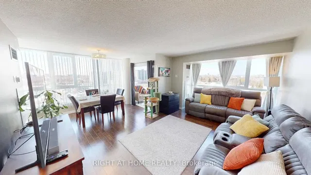 Dnevna soba; pogled, drveni pod, prirodno svjetlo, moderni stil