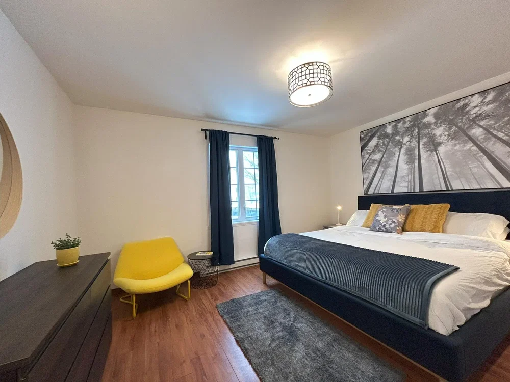 Yatak odası; doğal ışık, modern stil