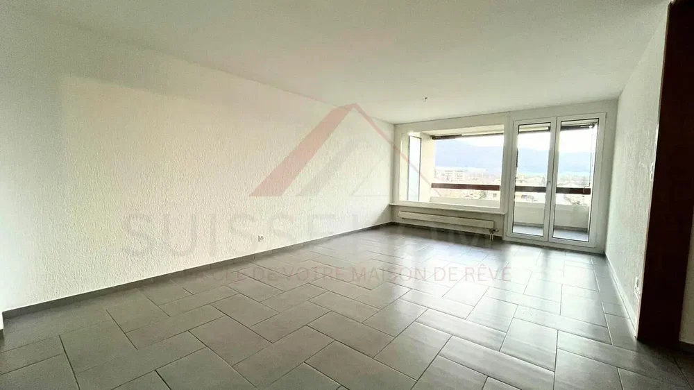 Salón; suelo de baldosas, vista, luz natural