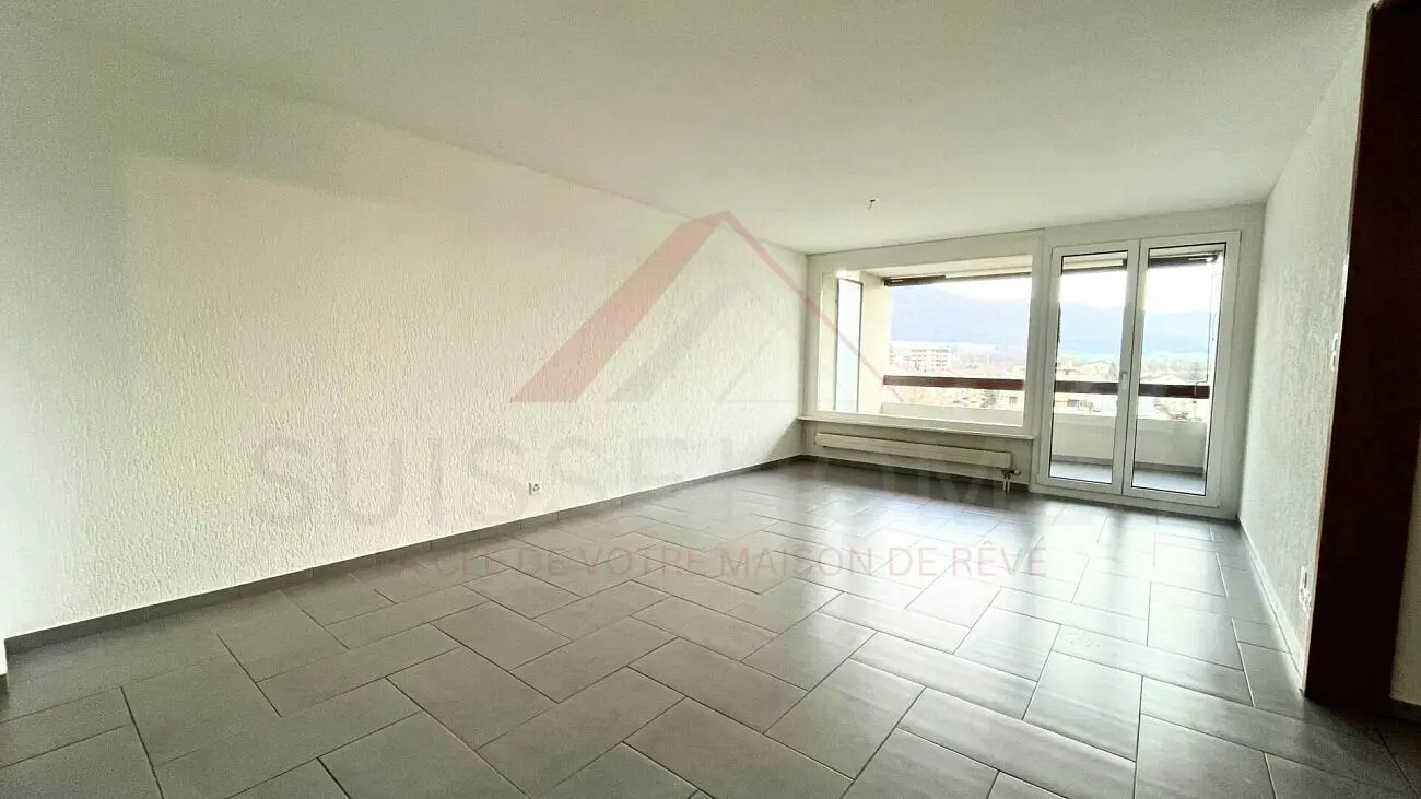 Salón; suelo de baldosas, vista, luz natural