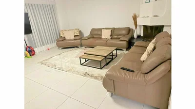 Oturma odası; fayans zemin