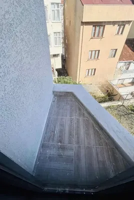 شرفة; أرضية من البلاط, إطلالة