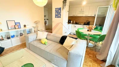 Salón; luz natural, estilo moderno