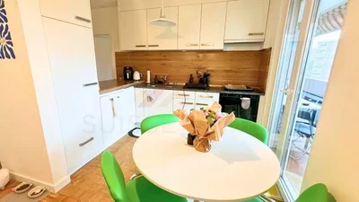 Cocina; electrodomésticos, luz natural, estilo moderno