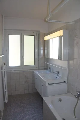 Salle de bain; carrelage, lumière naturelle