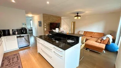 Küche; küchengeräte, holzboden, tageslicht, moderner stil