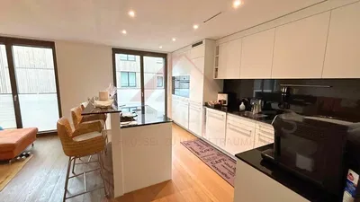 Küche; küchengeräte, tageslicht, moderner stil, holzboden