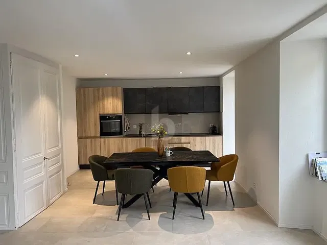 Küche; küchengeräte, tageslicht, moderner stil, fliesenboden