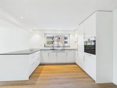 Küche; küchengeräte, blick, holzboden, tageslicht, moderner stil