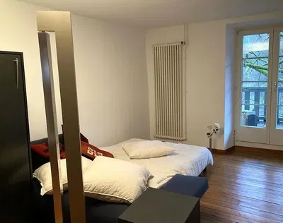 Schlafzimmer; holzboden, tageslicht