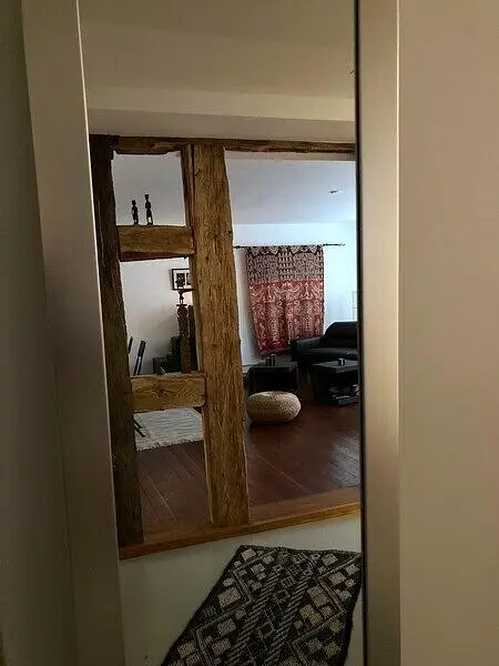 Wohnzimmer; holzbalken, tageslicht, rustikaler stil