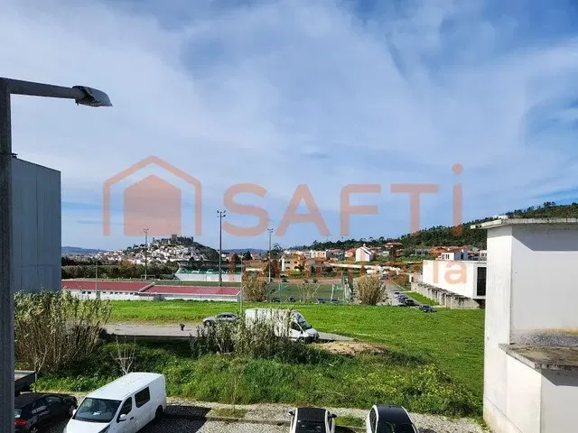 Dům a okolí; výhled