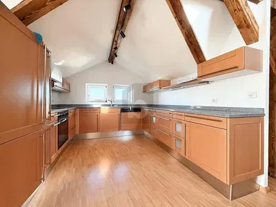 Küche; küchengeräte, holzboden, tageslicht