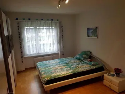Schlafzimmer; tageslicht, holzboden