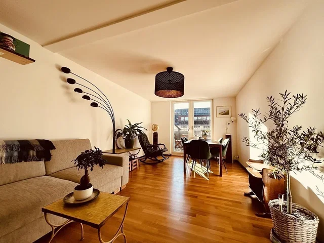 Wohnzimmer; holzboden, tageslicht, moderner stil
