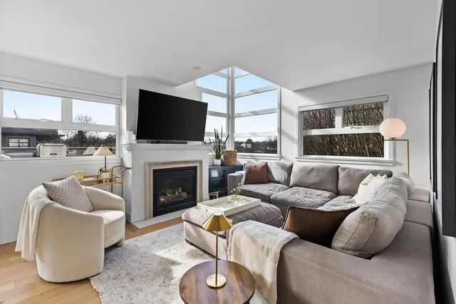 Σαλόνι; τζάκι, φυσικό φως, μοντέρνο στυλ