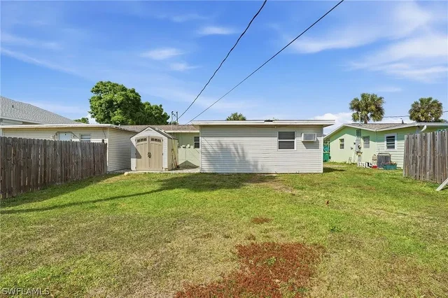 Casa e arredores; vista