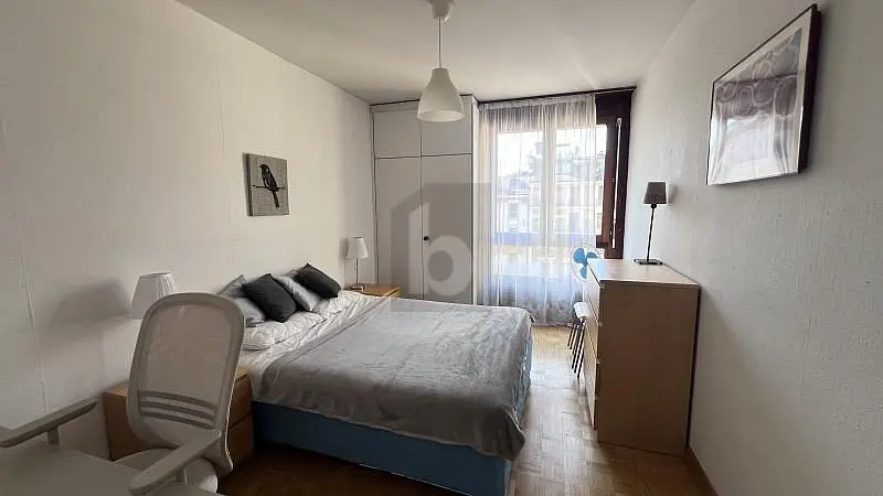 Schlafzimmer; tageslicht, holzboden