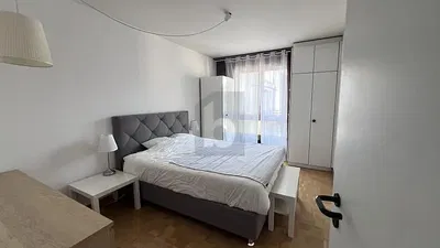 Schlafzimmer; tageslicht, holzboden