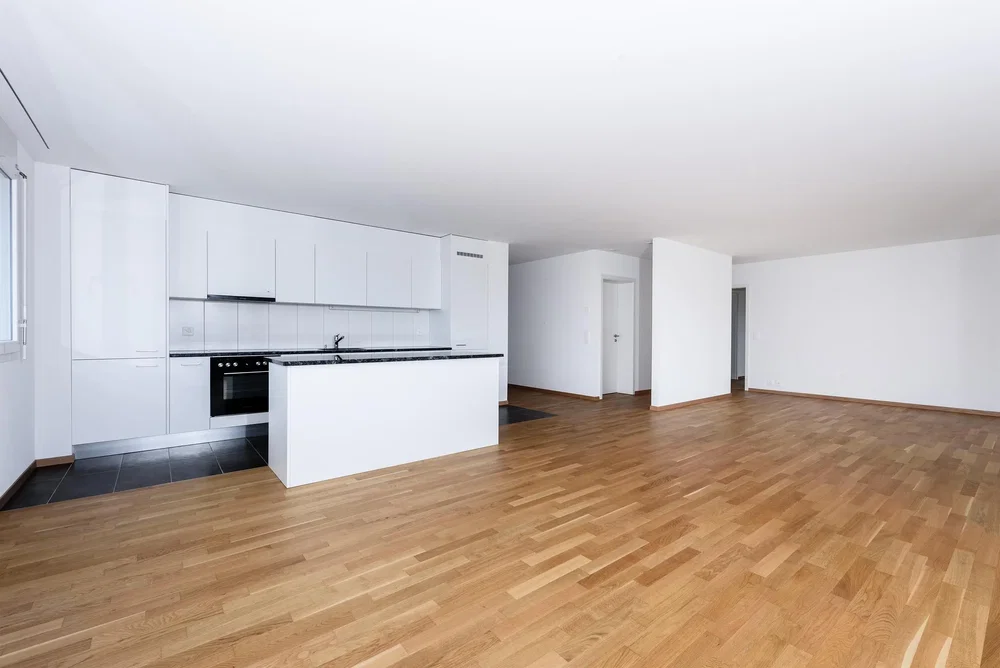 Cucina; pavimento in legno, luce naturale, ristrutturato