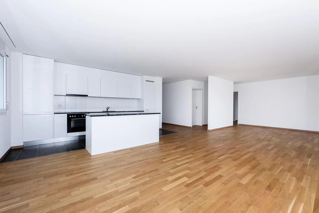 Cucina; pavimento in legno, luce naturale, ristrutturato