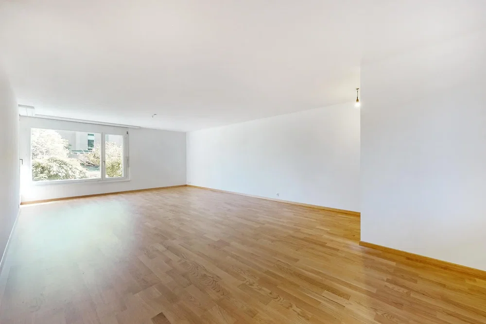 Wohnzimmer; blick, holzboden, tageslicht