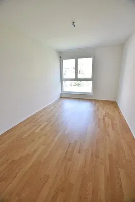 Schlafzimmer; holzboden, tageslicht