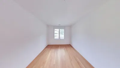 Schlafzimmer; holzboden, tageslicht