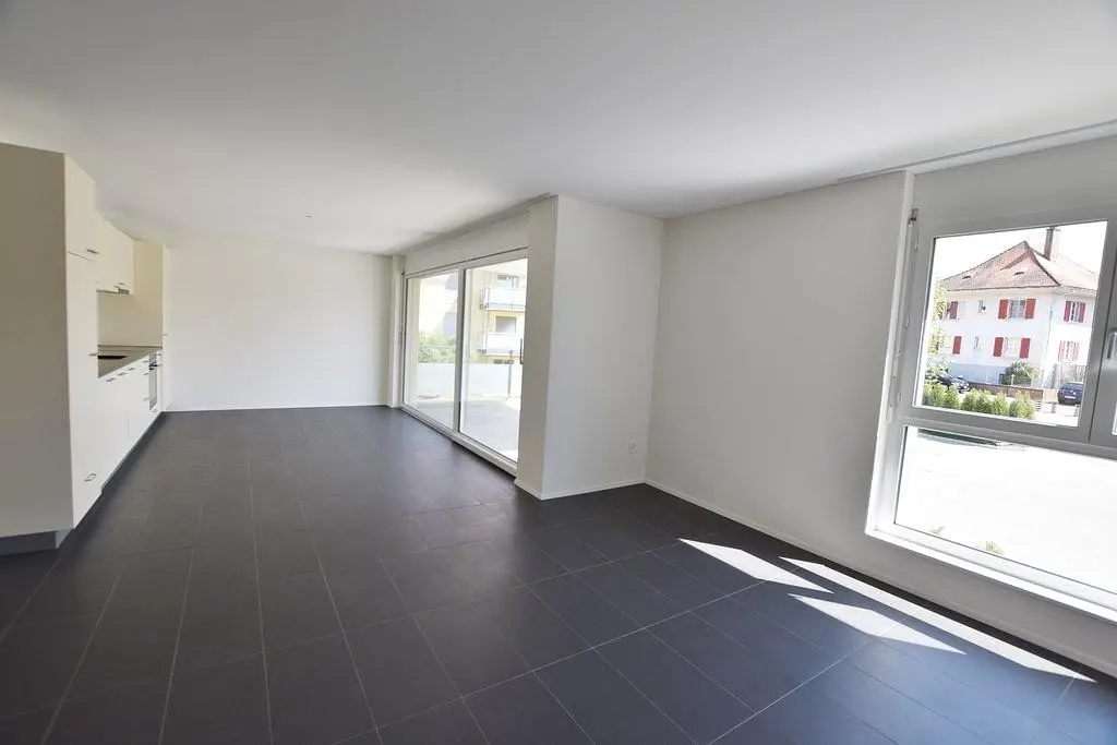 Wohnzimmer; fliesenboden, blick, tageslicht