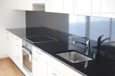 Küche; küchengeräte, renoviert, tageslicht