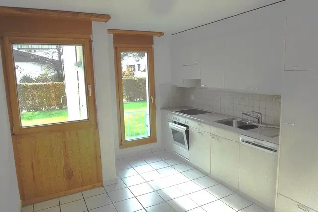 Küche; küchengeräte, fliesenboden, tageslicht