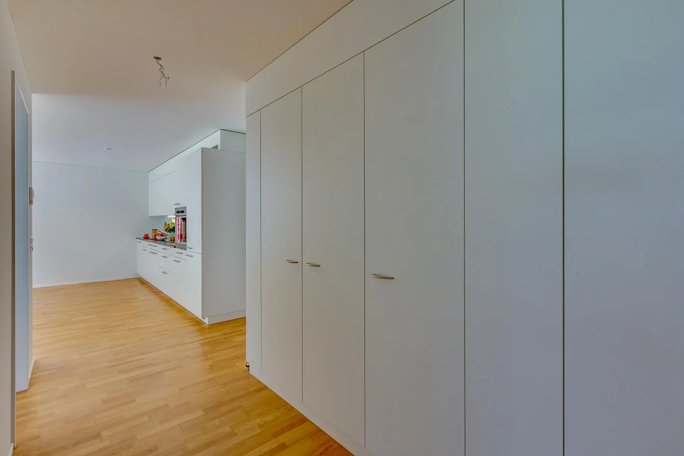 Küche; holzboden, küchengeräte, renoviert, tageslicht