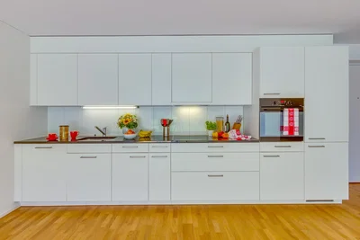 Küche; küchengeräte, holzboden, tageslicht, moderner stil, renoviert