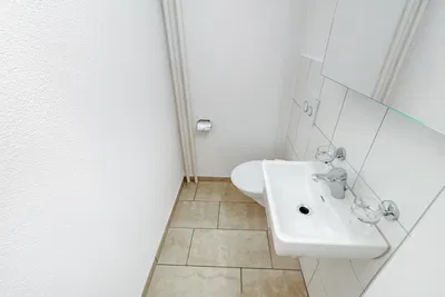 Toilette; fliesenboden