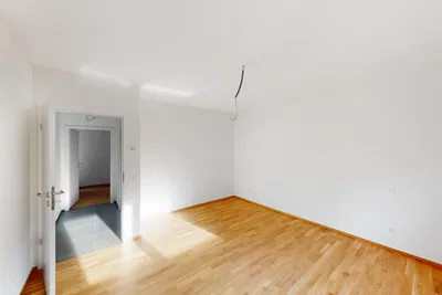 Camera da letto; pavimento in legno, luce naturale, ristrutturato