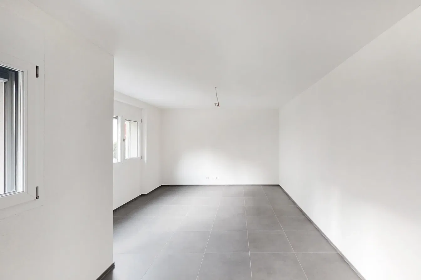 Altro; pavimento in piastrelle, luce naturale