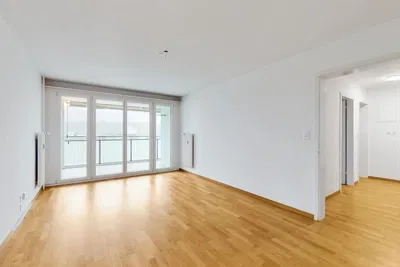 Wohnzimmer; blick, holzboden, tageslicht