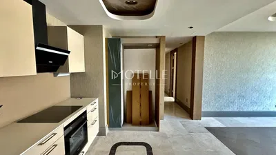 Küche; küchengeräte, fliesenboden, renoviert