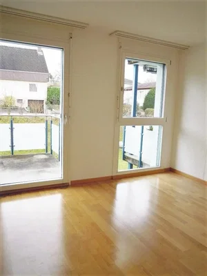 Soggiorno; vista, pavimento in legno, luce naturale