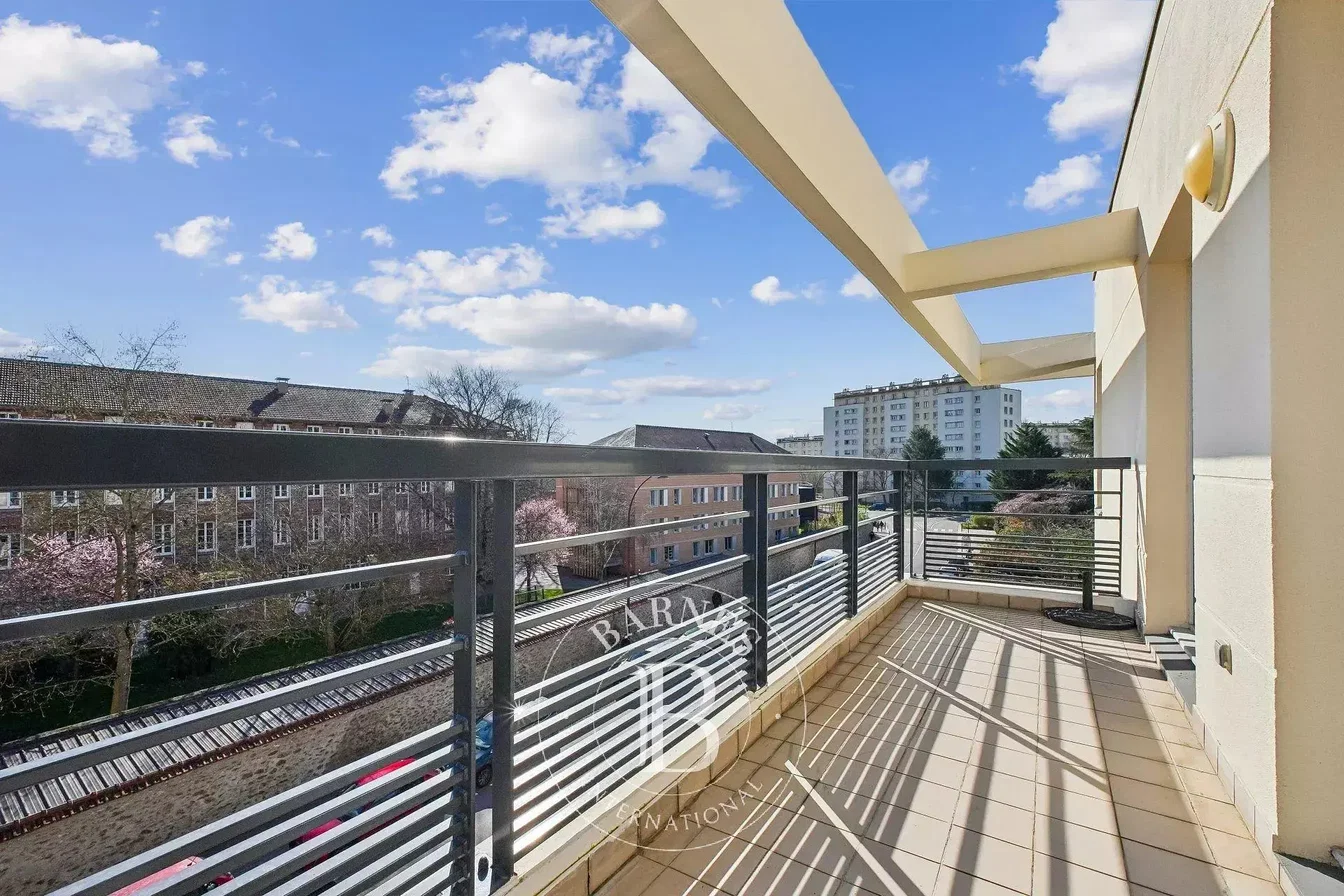 Balcon; carrelage, vue