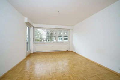Wohnzimmer; blick, holzboden, tageslicht