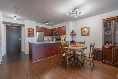 Küche; fliesenboden, holzboden, moderner stil